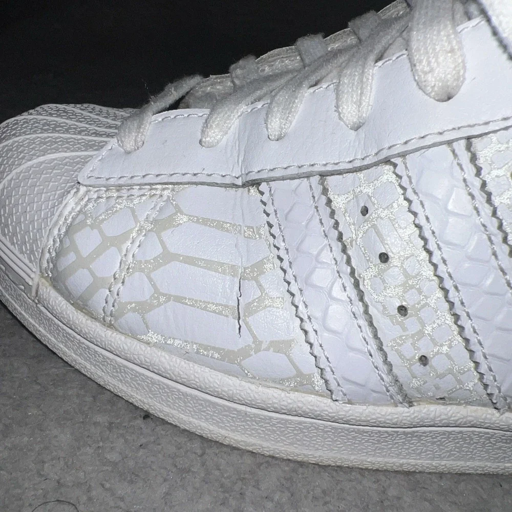 adidas Originals Pro Model Sneakers Men's 8½ Reflective Snake Skin Shoes D69287